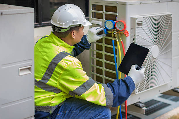 Professional Hvac Installation technician working in Farmersville, TX